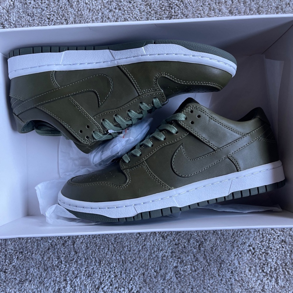 Nike dunk low lux size 6.5 brand new with box